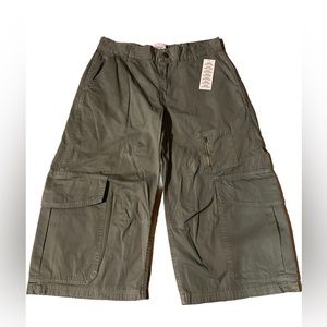 Urban Outfitters BDG cropped cargo pants army green size 6 women’s